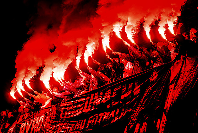 Pyro a další prohřešky. Disciplinární komise se zabývá chováním fandů v derby