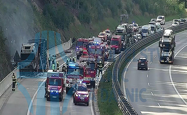 Dálnici D1 ve směru na Brno uzavřel požár nákladního auta