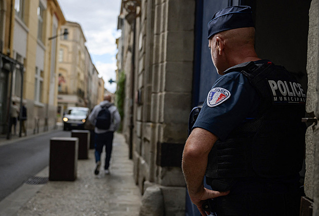 „Arabáci, neg...“ Policistu vyhodili ze strany Le Penové kvůli rasistickým výrokům