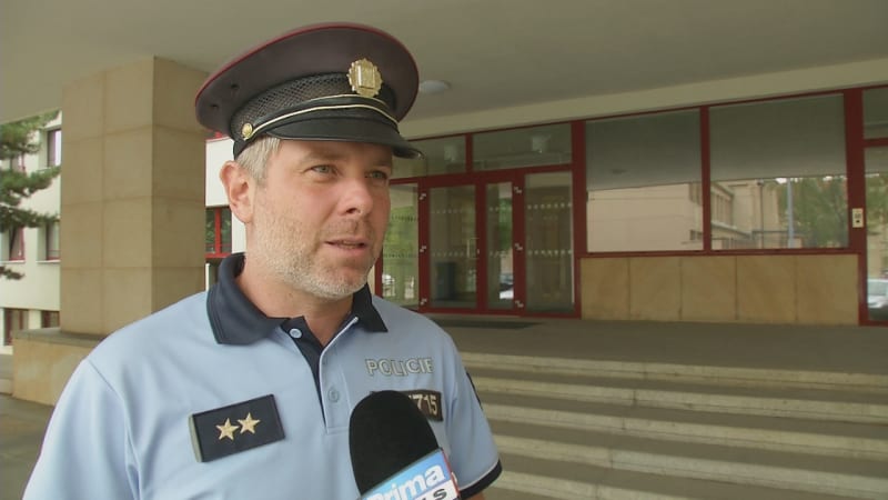 Surové napadení v Brně: Útočníci zranili ostrahu nádraží. Poznáte je na policejním videu?