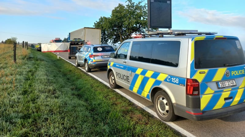 Smrtelná srážka na Brněnsku: Řidička vjela do protisměru a střetla se s náklaďákem