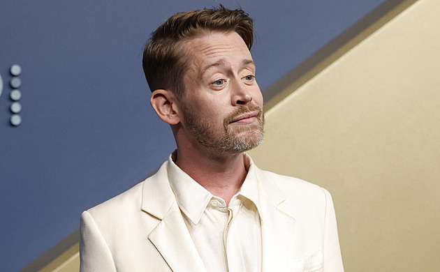 Macaulay Culkin se na cenách Emmy rozplakal, dojal slovy o mamince ze Sám doma