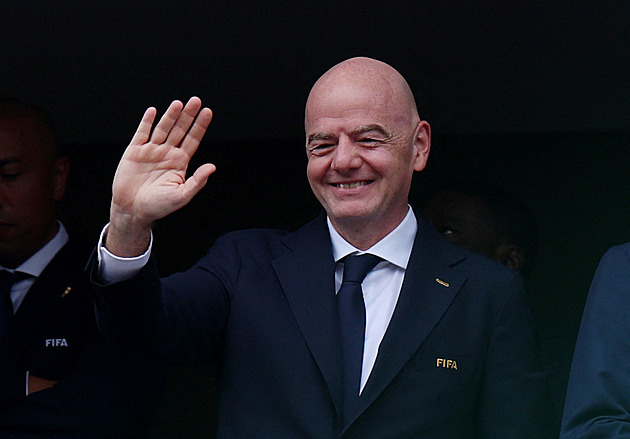 UEFA a CONCACAF požadují, aby Infantino vyplatil všem svazům 10 milionů dolarů