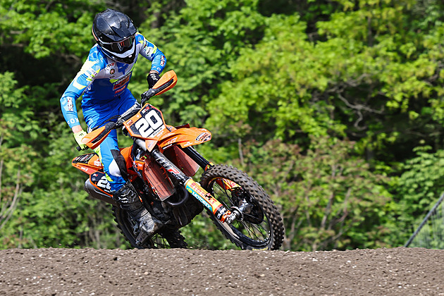 Farrés se stal motokrosovým šampionem MX2, Mikula i přes zranění skončil devátý