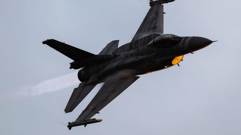Na americké základně v Německu se zřítil vojenský letoun. Zřejmě F-16