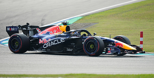 Verstappen poprvé v sezoně ovládl kvalifikaci. V Sepangu předčil Hamiltona