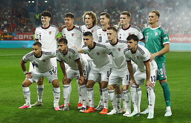 Denia řeší krizi v obraně. Jakou sestavu byste kouči fotbalistů poradili proti Anglii?