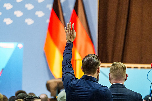 Předák mladé AfD končí. Na mapě volal po Velkoněmecku, vybarvil i části Česka