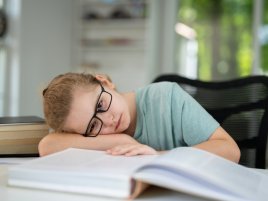 Stačí pár minut s knihou? Vědci zjistili, co čtení dělá s pamětí a psychikou