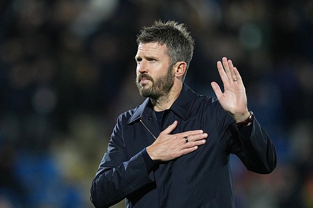 Carrick se po fiasku omlouval, pak odrážel kritiku kapitána: Kdo neběhá, nevyhraje