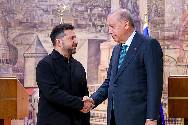 Zelenskyj jednal s Erdoganem o mírových rozhovorech. Konat by se mohly v listopadu